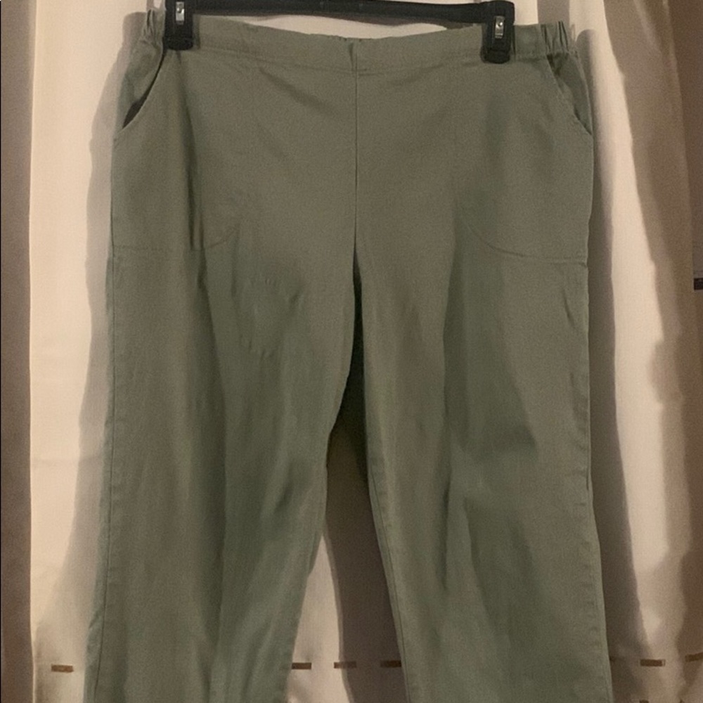 Croft & Barrow Light Green capris